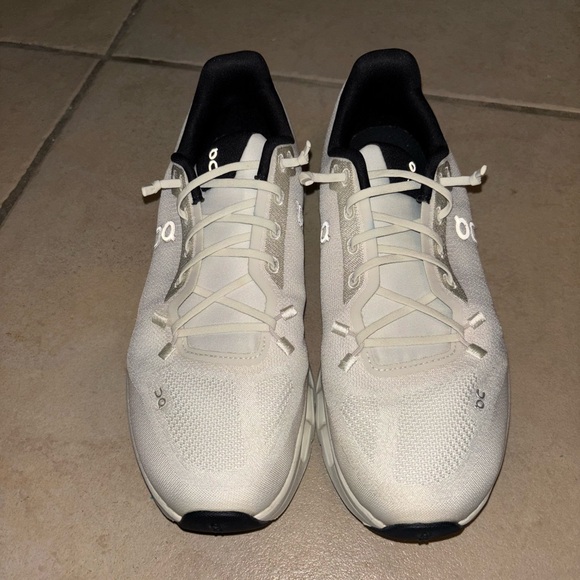 On Running OQ Men's White and Black Athletic Shoes - Picture 2 of 8